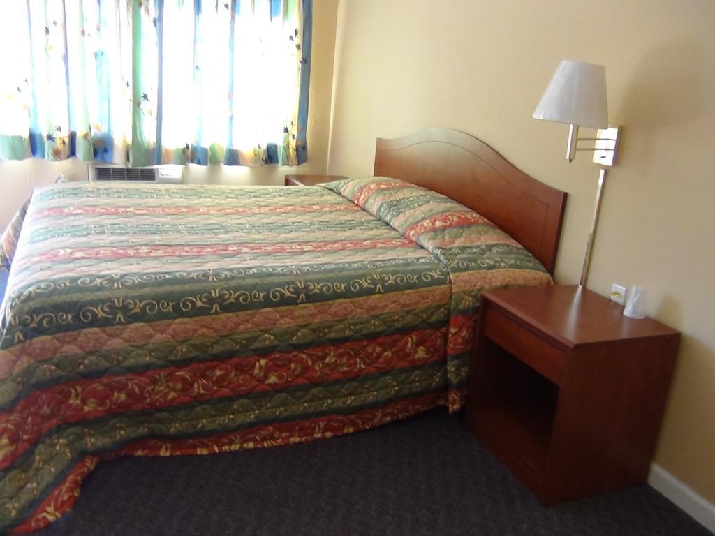 Desert Inn Motel Corona Værelse billede