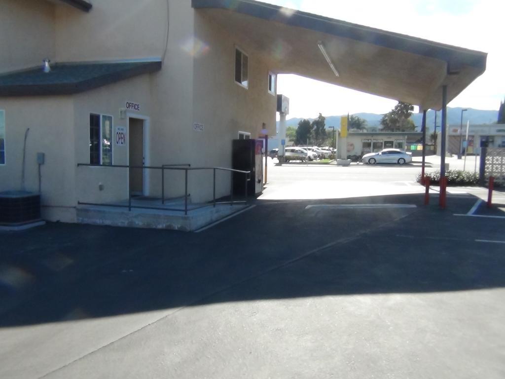 Desert Inn Motel Corona Eksteriør billede